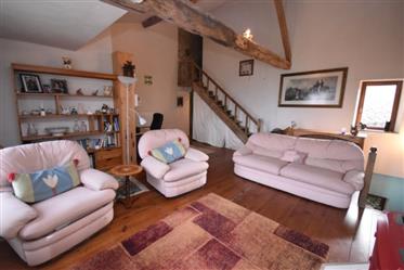 Stunning farmhouse fully renovated, former bed and breakfast.