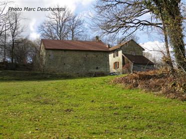 Rare! Independent farmhouse + barn, ~72m² inhab., 2 bedrooms, on 1.24 hectares with well