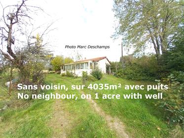 Independent house, ~74m² of living space, 2 bedrooms, on 4035m² adjoining with well, no neighbors