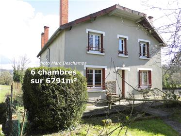 Independent stone house (coated), 6 bedrooms, ~160m² hab., large adjoining plot of 6791m² 