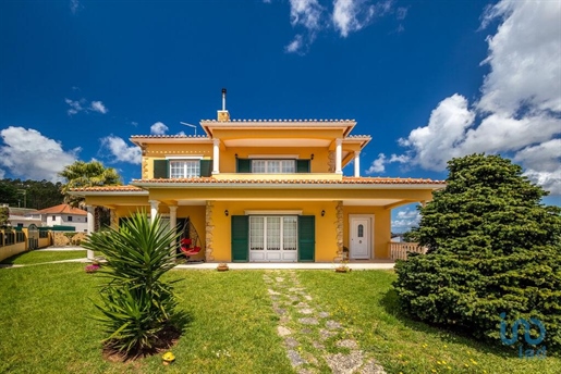 Home / Villa with 4 Rooms in Leiria with 267,00 m²