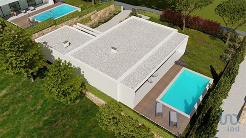 Home / Villa with 3 Rooms in Leiria with 164,00 m²