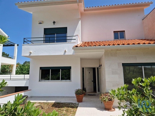 Home / Villa with 4 Rooms in Leiria with 356,00 m²