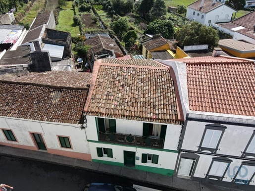 Town House with 5 Rooms in Açores with 130,00 m²