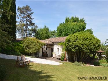 Charmante maison en pierre blanche du Quercy, située en campagne entre Montaigu de Quercy et Roqueco