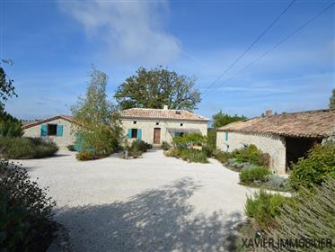 Magnificent Quercy farmhouse with outbuildings, pool, located on a plot of approx. 1.76Ha.