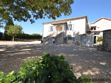 Propriété de campagne en pierre avec piscine et grange attenante sur un terrain de 4623m².