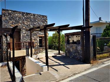 Maison de vue de mer dans le village de Milatos, Crète