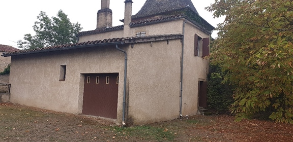 Maison ancienne T3 de village à rénover/moderniser sur 395m2 de terrain avec garage attenant