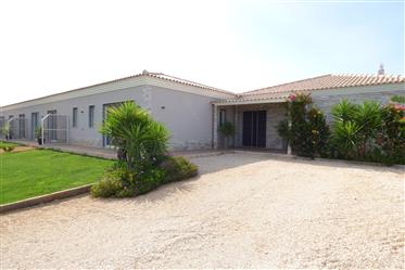 Farm in the Algarve with swimming pool, two villas with a total area of 390m2, very beautiful garden