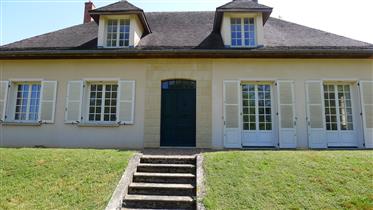 Belle maison style Ile de France sur parc de 6485 m²