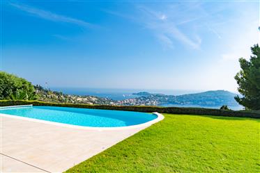 Lovely villa in Villefranche-sur-Mer with 3-4 bedrooms, garden, pool, panoramic sea view & independe