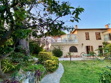 In Cap d'Antibes beautiful family bastide with many charms a...