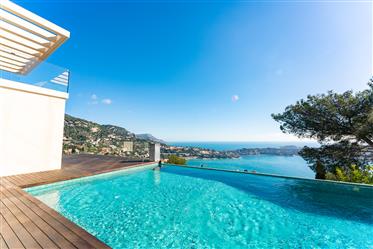 A simply stunning, 261m2 contemporary villa commanding unrivalled views over the bay of Villefranche