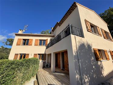 Detached villa of 260m² with panoramic view on the Esterel near A8 ideal for rental or family.