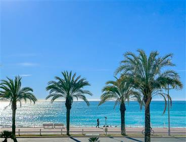 Fully renovated lovely 2-bedroom apartment with sea view on Promenade des Anglais in Nice