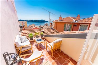 Charming 4 bedroom village house in the heart of Villefranche-sur-Mer old town with a sea view rooft