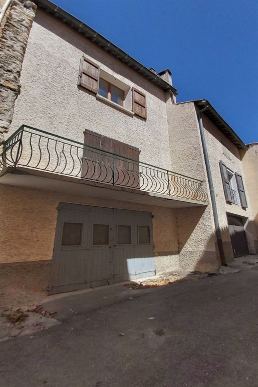 In the center of Riez, village house of 114 m², crossing over 2 streets, with an 8 m² terr