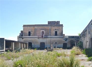 Charming Masseria of the late '600 with 1 hectare of land