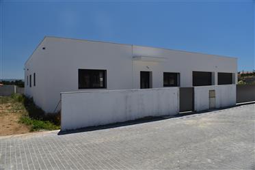 Detached single storey villa with 3 bedrooms and 2 bathrooms and 1 extra shower.