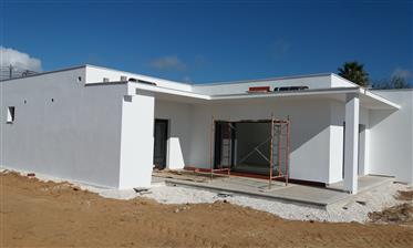 Detached single storey villa with 3 bedrooms and 2 bathrooms and 1 extra shower.