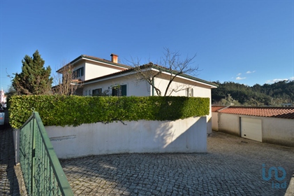 Home / Villa with 4 Rooms in Coimbra with 747,00 m²