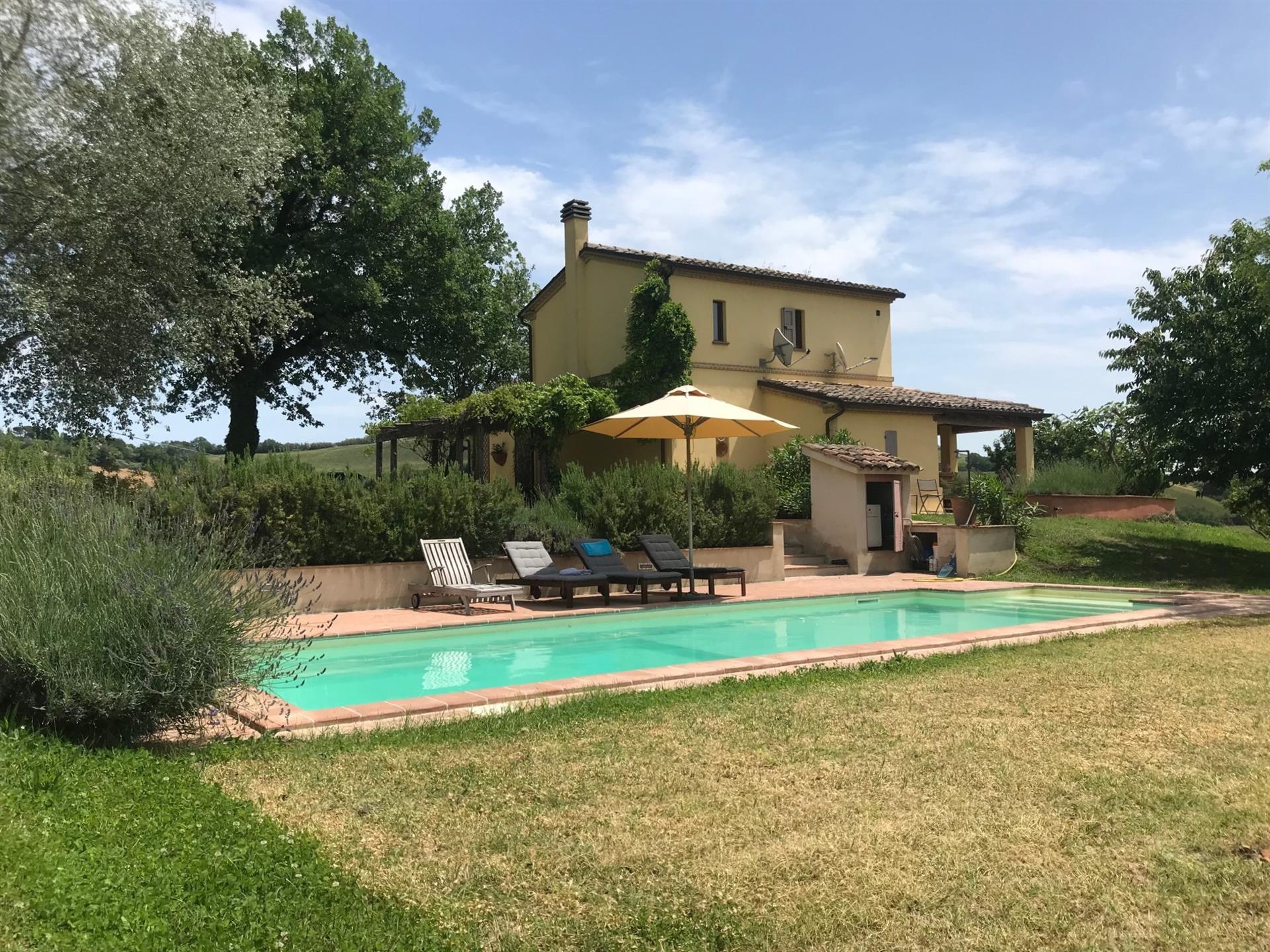 Casa di campagna con piscina Mondavio