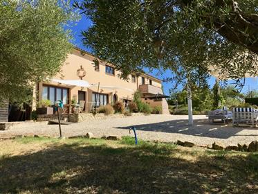 Country house with 5 apartments Cingoli 