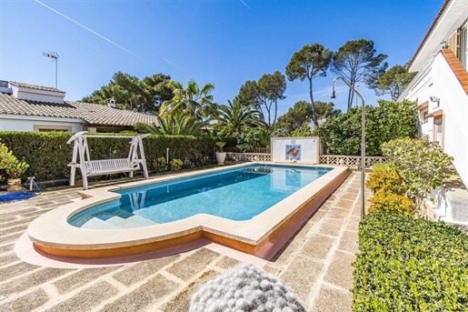 Majorcan villa with pool and Mediterranean garden in Santa Ponsa