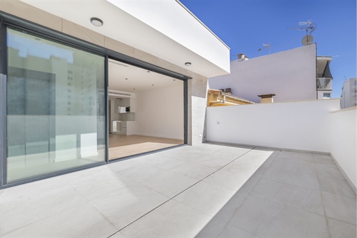 Bello ático nuevo con terraza grande en Palma de Mallorca