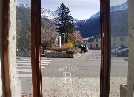 Local comercial : 70 m²