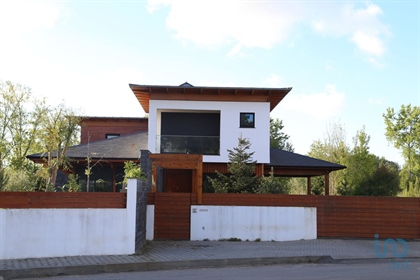 Casa / Villa T4 em Aveiro de 302,00 m²