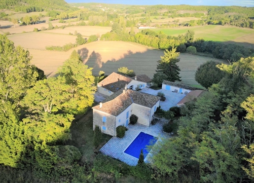 Superb group of 3 renovated buildings with a barn, swimming pool and excellent views