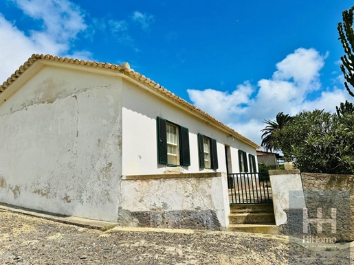 Maison T4 avec terrain de 13 200 m2 sur l'île de Porto Santo