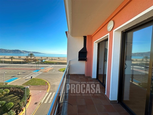 Penthouse on the beach of Empuriabrava with 2 bedrooms