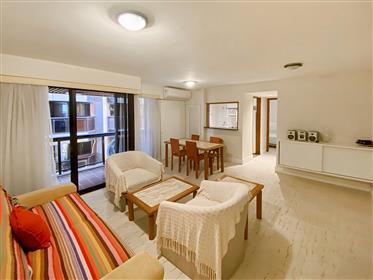Flat for sale in Ipanema with balcony and side view Mar 