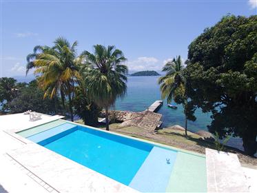 Beautiful House, pool, private deck Angra dos Reis.