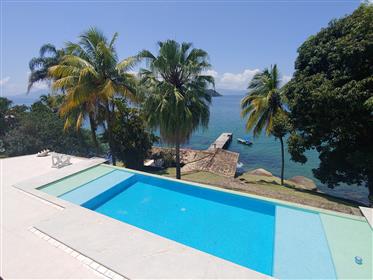 Beautiful House, pool, private deck Angra dos Reis.