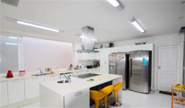 House with pool and 4 suites for sale in Barra da Tijuca