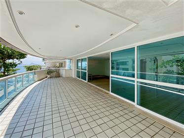 Luxury apartment for sale with sea view in Leblon 