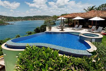 Mansion with sea view and infinity pool in Buzios for sale