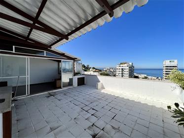 Duplex penthouse with sea view in Arpoador for renovation