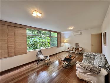 3 bedroom apartment in a noble street in Ipanema near Lagoa
