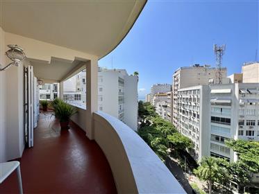 Charming and spacious Parisian type apartment for sale in Ipanema