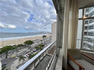Bel appartement rénové à vendre en bord de mer à Copacabana