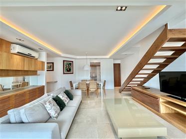 Beautiful duplex penthouse in Leblon with 3 bedrooms and 192 m2