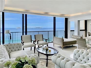 Luxury 3 suite apartment on Ipanema beach for sale