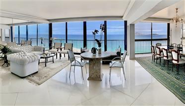 Luxury 3 suite apartment on Ipanema beach for sale
