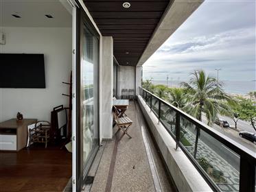 Beautiful renovated apartment with sea view and balcony in Ipanema