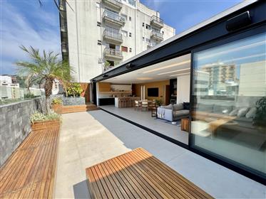 Linear penthouse fully renovated for sale in Leblon